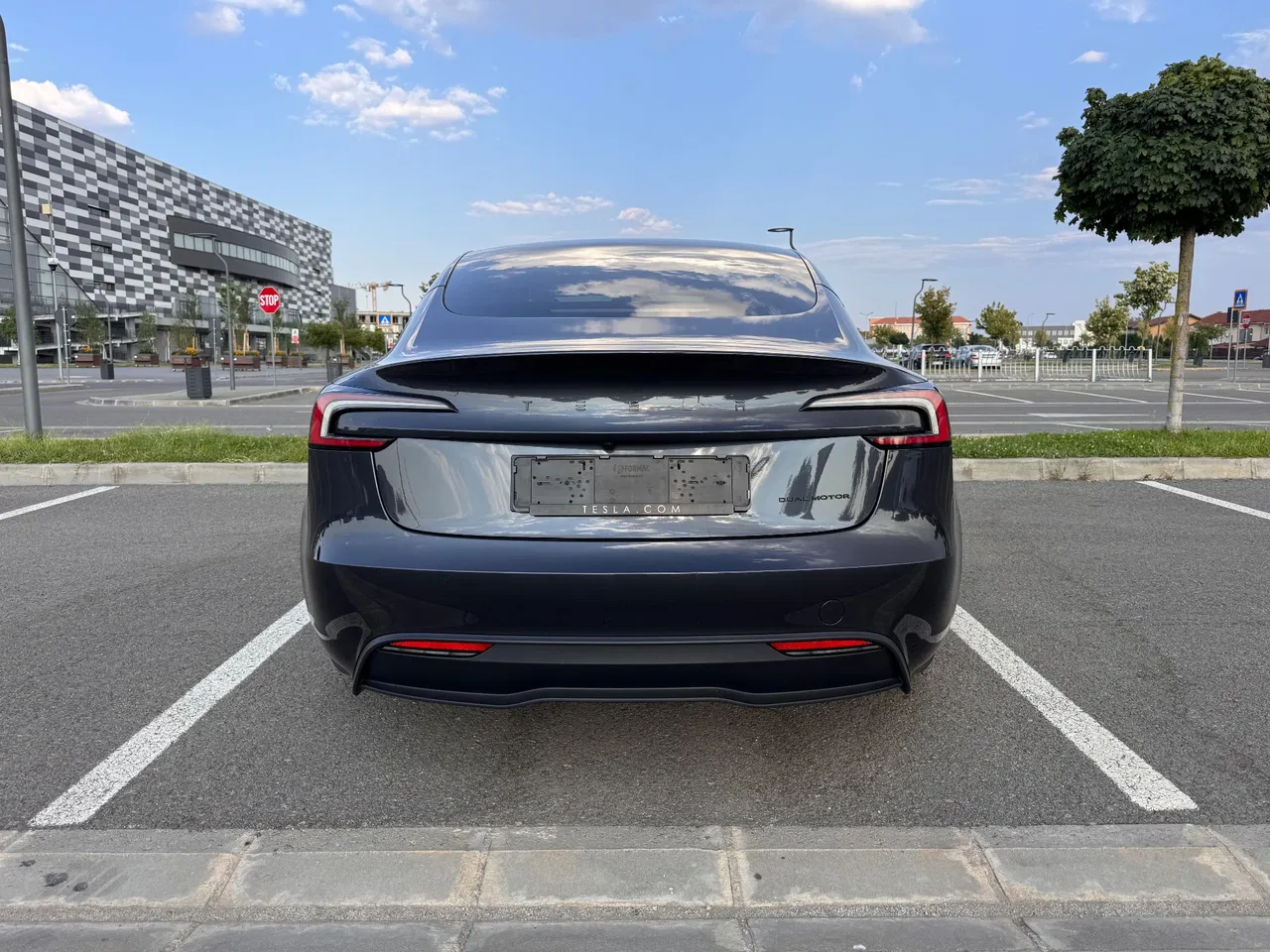 2024 Tesla Model 3, 72 500 km, Rumunsko — foto 8 z 27