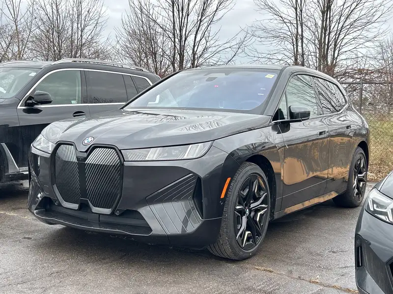 2026 BMW iX, sivá, 90 km, dovoz Kanada — foto 1