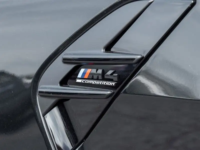 2027 BMW M4 Competition, čierna, 90 km, dovoz Kanada — foto 11 z 12