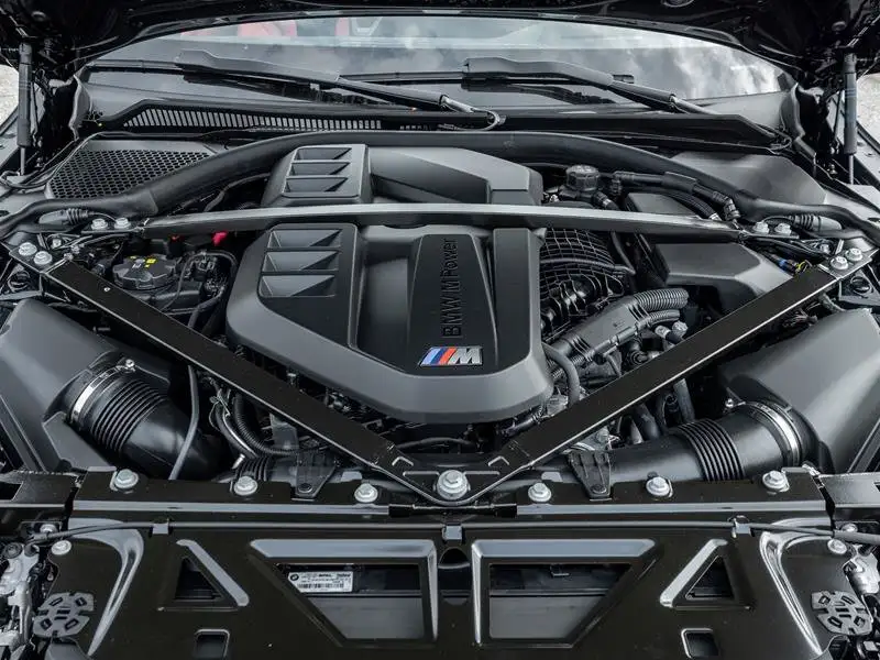2027 BMW M4 Competition, čierna, 90 km, dovoz Kanada — foto 4 z 12
