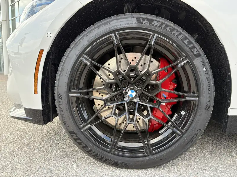 2027 BMW M4 Competition, biela, 90 km, dovoz Kanada — foto 10 z 12