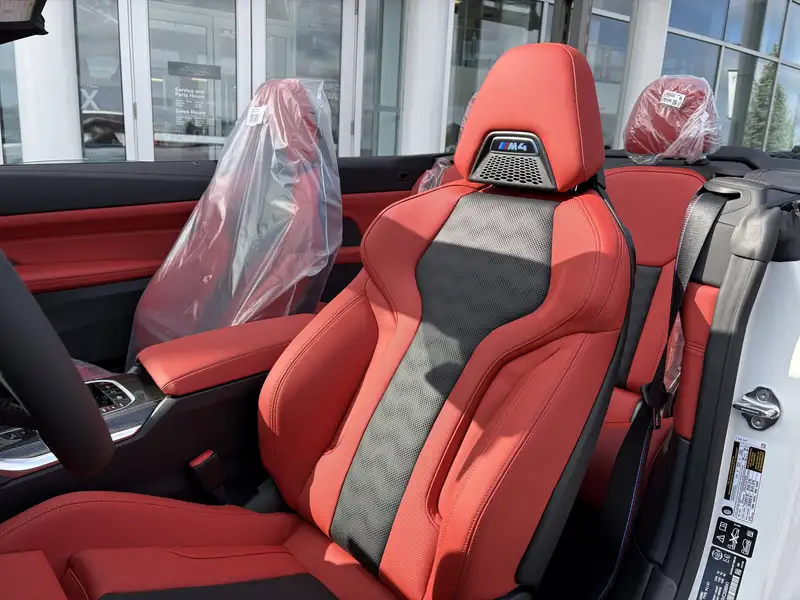 2027 BMW M4 Competition, biela, 90 km, dovoz Kanada — foto 12 z 12