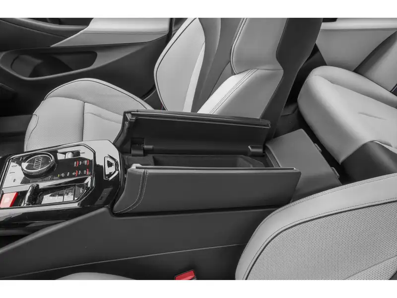 2027 BMW M5 Touring, biela, 90 km, dovoz Kanada — foto 9 z 11
