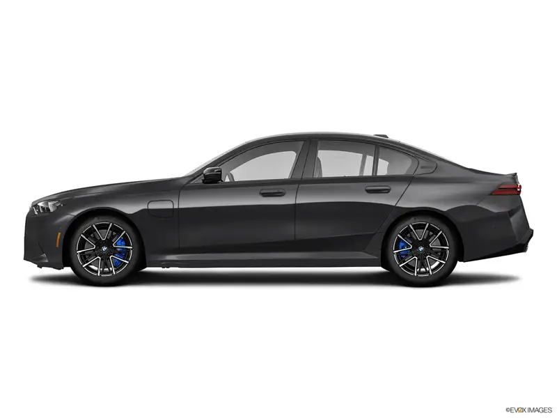 2027 BMW M5 Sedan, sivá, 90 km, dovoz Kanada — foto 1