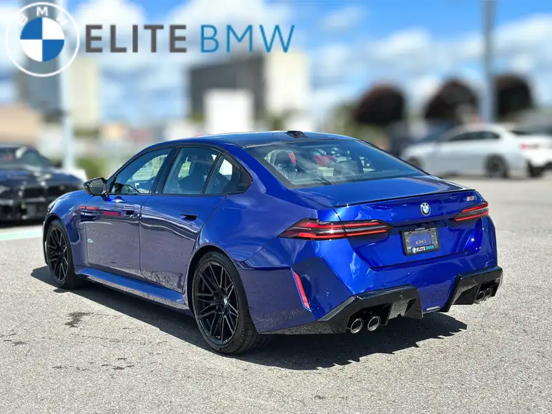 2027 BMW M5 BASE, modrá, 90 km, dovoz Kanada — foto 8 z 12