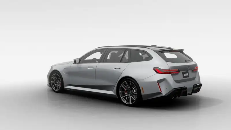 2027 BMW M5 Touring, sivá, 90 km, dovoz Kanada — foto 2 z 12