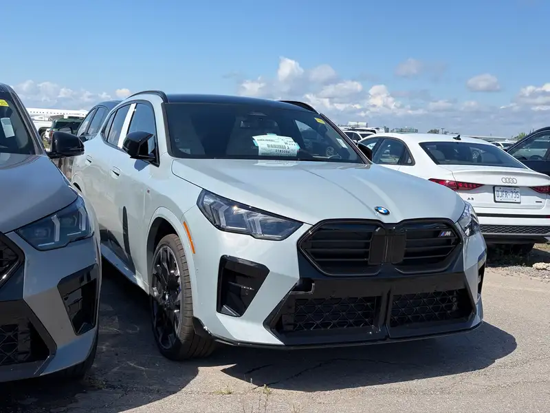 2027 BMW X2, sivá, 90 km, dovoz Kanada — foto 3 z 5