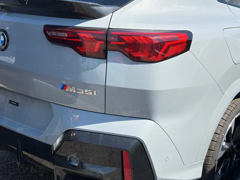 2027 BMW X2, sivá, 90 km, dovoz Kanada — foto 4 z 5