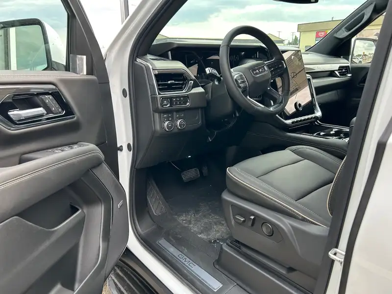 2026 GMC Yukon Elevation, biela, 0 km, dovoz Kanada — foto 7 z 12