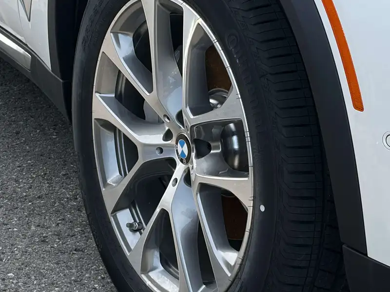 2026 BMW X5, biela, 90 km, dovoz Kanada — foto 5 z 5