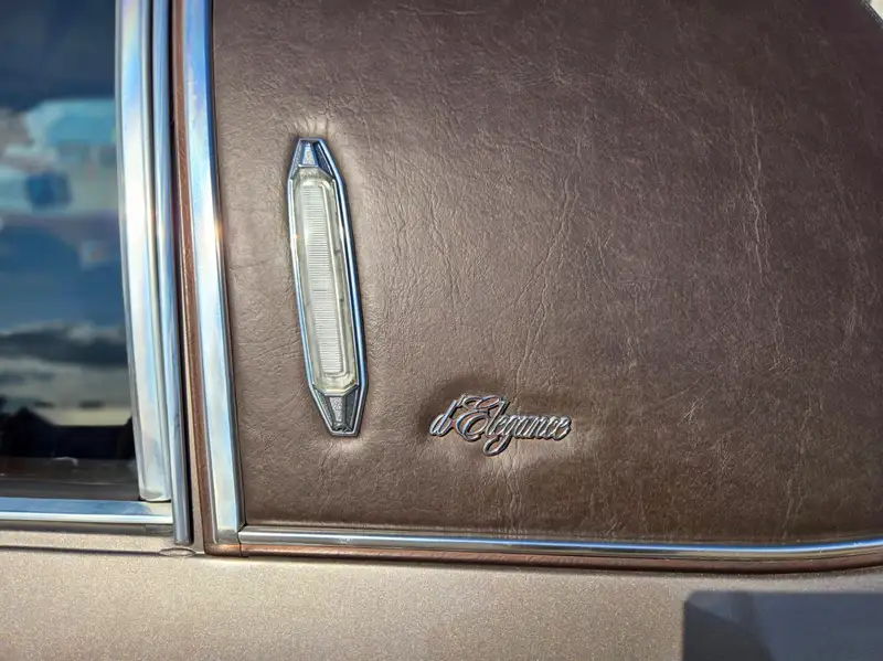1984 Cadillac Deville Fuel injected, Very original - everything working!, 55 000 km, dovoz Kanada — foto 10 z 12