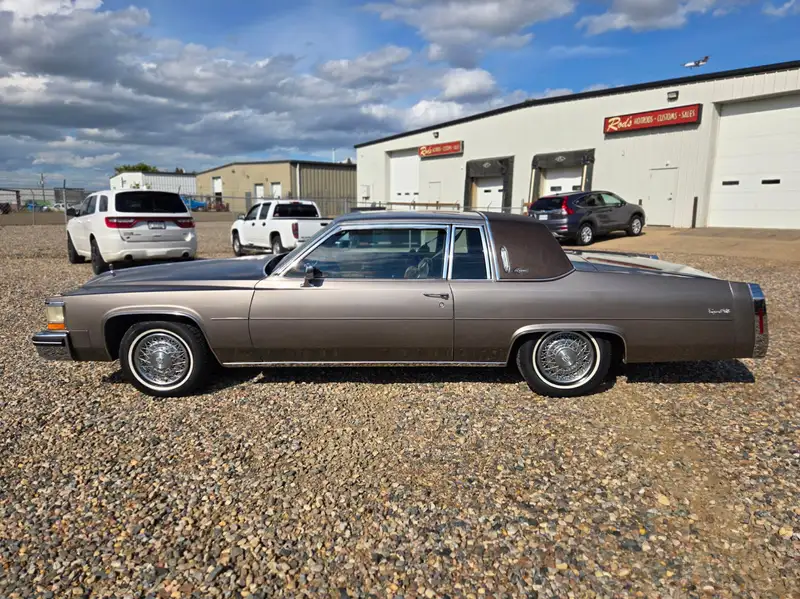 1984 Cadillac Deville Fuel injected, Very original - everything working!, 55 000 km, dovoz Kanada — foto 12 z 12