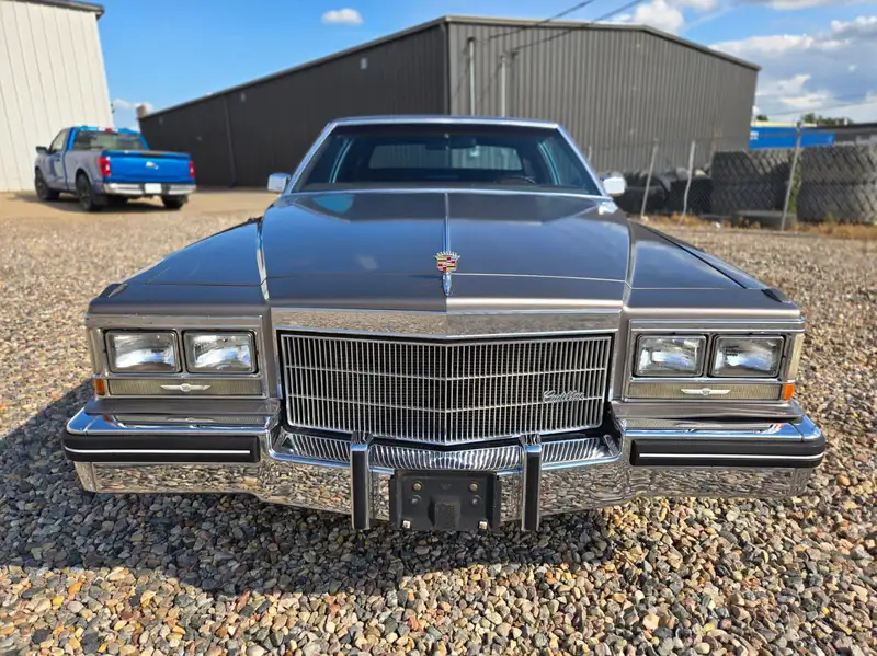 1984 Cadillac Deville Fuel injected, Very original - everything working!, 55 000 km, dovoz Kanada — foto 2 z 12