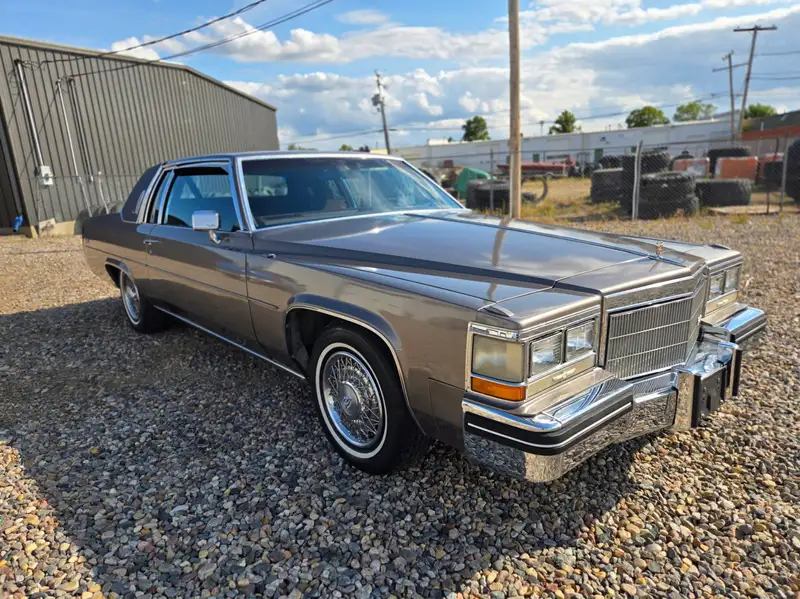 1984 Cadillac Deville Fuel injected, Very original - everything working!, 55 000 km, dovoz Kanada — foto 4 z 12