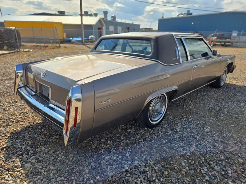 1984 Cadillac Deville Fuel injected, Very original - everything working!, 55 000 km, dovoz Kanada — foto 6 z 12