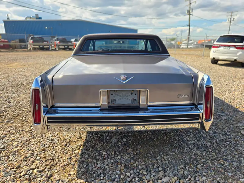 1984 Cadillac Deville Fuel injected, Very original - everything working!, 55 000 km, dovoz Kanada — foto 7 z 12
