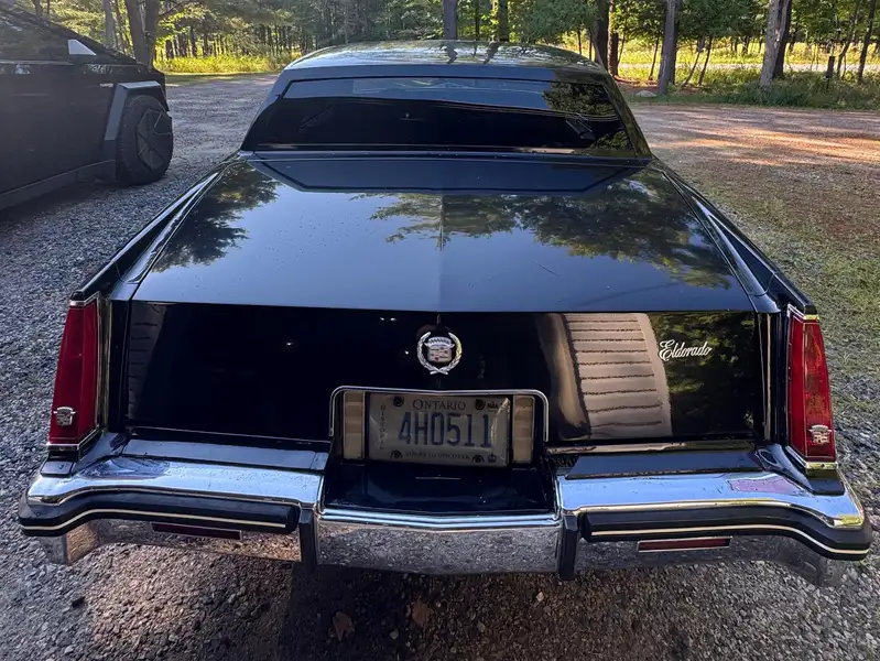 1984 Cadillac Eldorado, čierna, 86 000 km, dovoz Kanada — foto 6 z 8