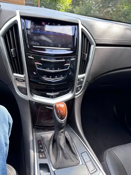 2015 Cadillac SRX Luxury, čierna, 129 830 km, dovoz Kanada — foto 1