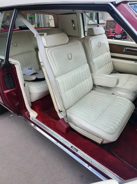 1985 Cadillac Eldorado Continental Kit, červená, 131 000 km, dovoz Kanada — foto 4 z 9