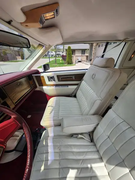 1985 Cadillac Eldorado Continental Kit, červená, 131 000 km, dovoz Kanada — foto 7 z 9