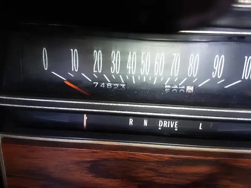 1976 Cadillac Eldorado Convertible, červená, 76 000 km, dovoz Kanada — foto 6 z 10