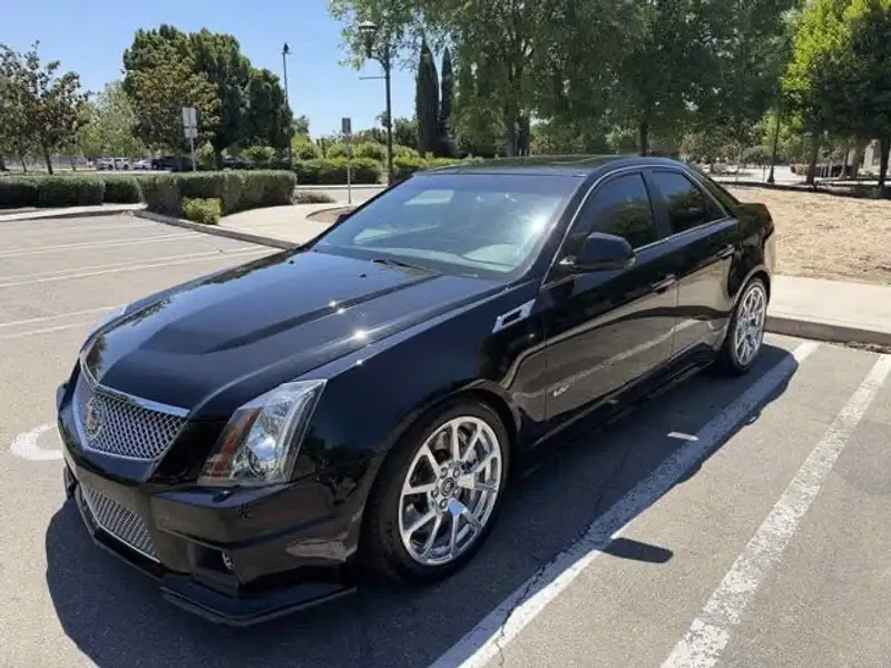 2010 Cadillac CTS-V, čierna, 76 000 km, dovoz Kanada — foto 1