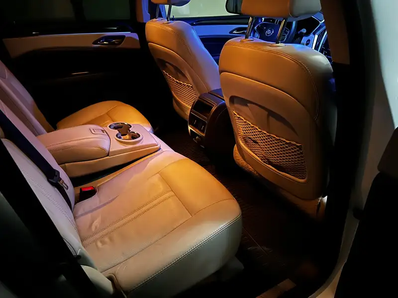 2015 Cadillac SRX Luxury, biela, 145 000 km, dovoz Kanada — foto 6 z 11