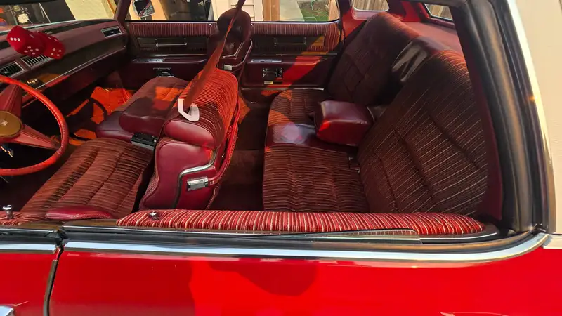 1975 Cadillac Deville D'Elegence, červená, 100 000 km, dovoz Kanada — foto 11 z 11