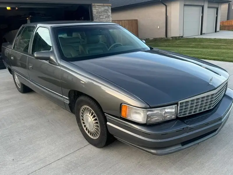 1994 Cadillac Deville, sivá, 91 000 km, dovoz Kanada — foto 1