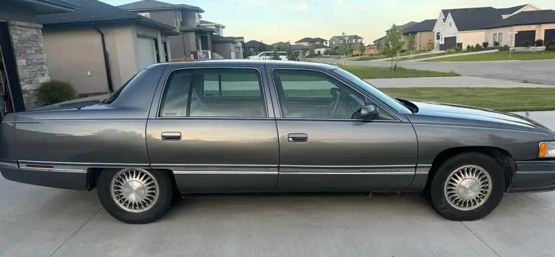1994 Cadillac Deville, sivá, 91 000 km, dovoz Kanada — foto 2 z 2