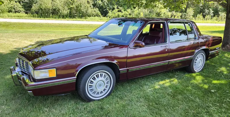 1992 Cadillac Deville Original 1992 Cadillac DeVille, červená, 87 300 km, dovoz Kanada — foto 10 z 12