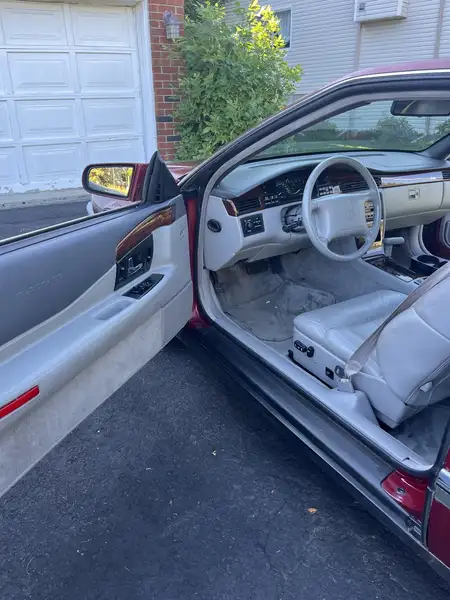 1994 Cadillac Eldorado, červená, 81 261 km, dovoz Kanada — foto 8 z 12