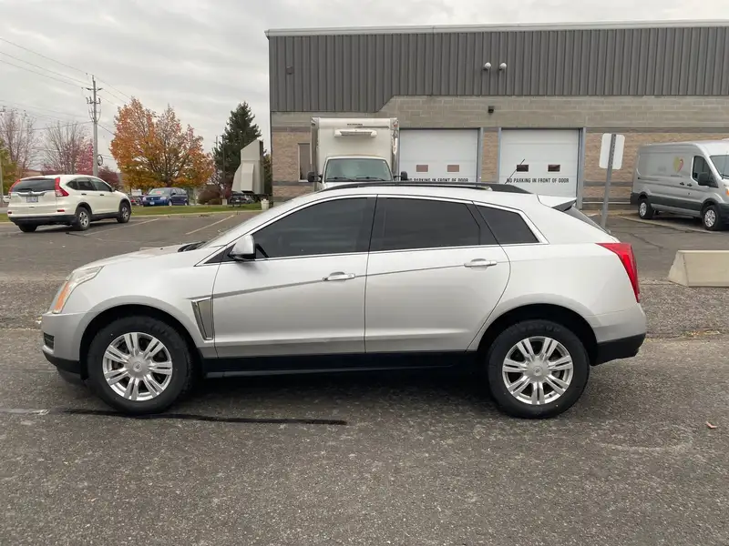 2014 Cadillac SRX Base, strieborná, 139 000 km, dovoz Kanada — foto 1