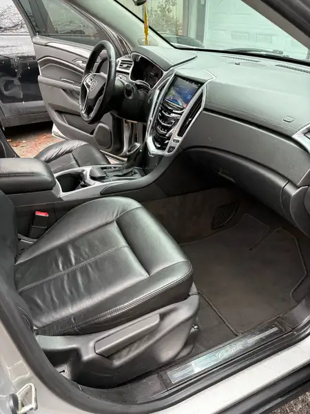 2014 Cadillac SRX Base, strieborná, 139 000 km, dovoz Kanada — foto 10 z 12