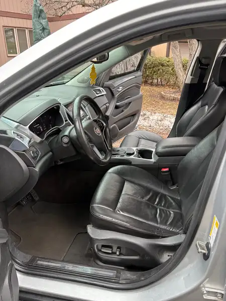 2014 Cadillac SRX Base, strieborná, 139 000 km, dovoz Kanada — foto 11 z 12