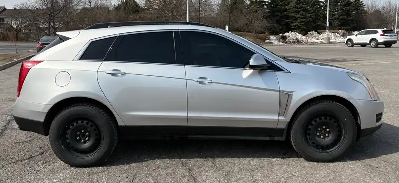 2014 Cadillac SRX Base, strieborná, 139 000 km, dovoz Kanada — foto 2 z 12