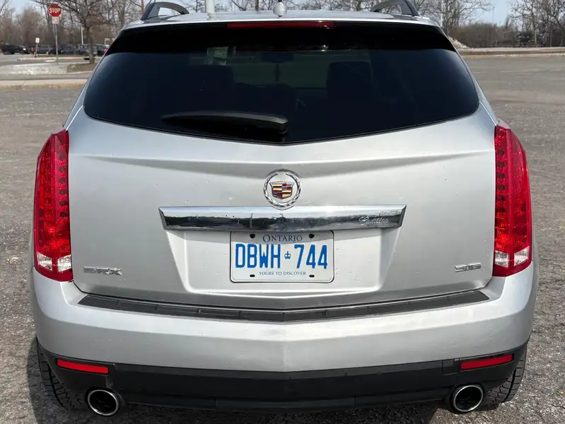 2014 Cadillac SRX Base, strieborná, 139 000 km, dovoz Kanada — foto 7 z 12
