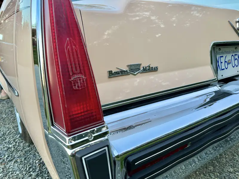 1977 Cadillac Deville 4dr, 40 000 km, dovoz Kanada — foto 10 z 12