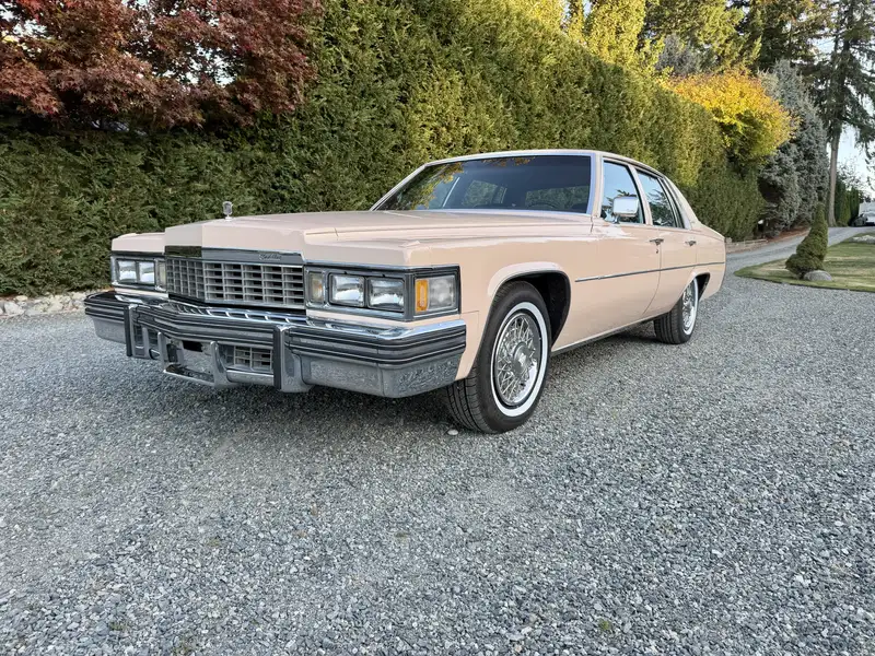 1977 Cadillac Deville 4dr, 40 000 km, dovoz Kanada — foto 2 z 12