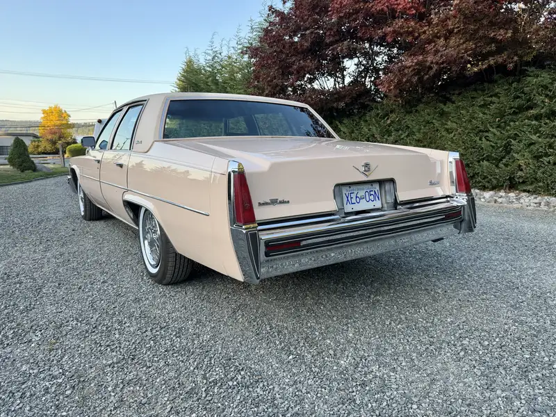 1977 Cadillac Deville 4dr, 40 000 km, dovoz Kanada — foto 4 z 12