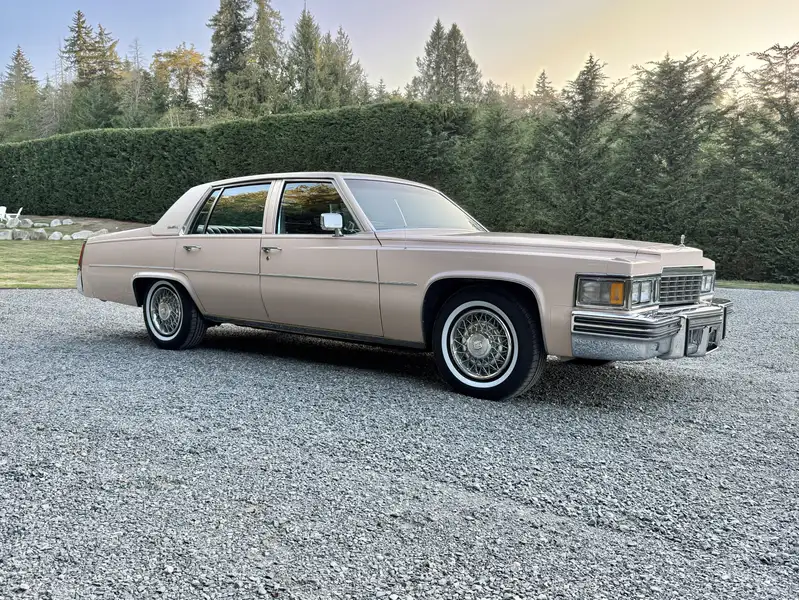 1977 Cadillac Deville 4dr, 40 000 km, dovoz Kanada — foto 5 z 12