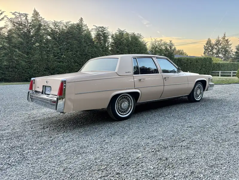1977 Cadillac Deville 4dr, 40 000 km, dovoz Kanada — foto 6 z 12