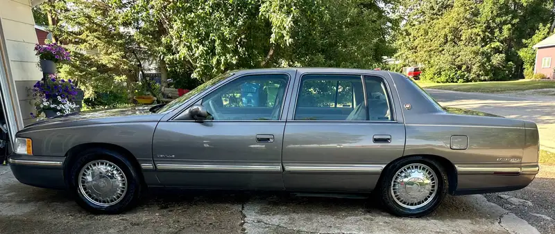 1999 Cadillac Deville d/elegance, sivá, 163 000 km, dovoz Kanada — foto 1
