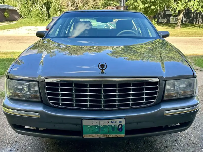 1999 Cadillac Deville d/elegance, sivá, 163 000 km, dovoz Kanada — foto 2 z 6