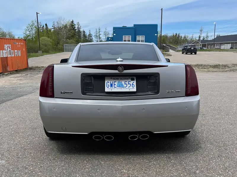 2005 Cadillac XLR, strieborná, 69 000 km, dovoz Kanada — foto 1