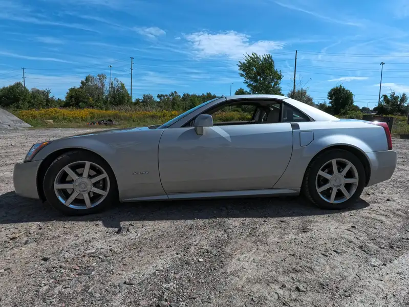 2005 Cadillac XLR A super comfortable, zlatá, 32 500 km, dovoz Kanada — foto 2 z 12