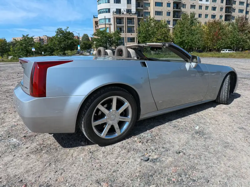 2005 Cadillac XLR A super comfortable, zlatá, 32 500 km, dovoz Kanada — foto 7 z 12