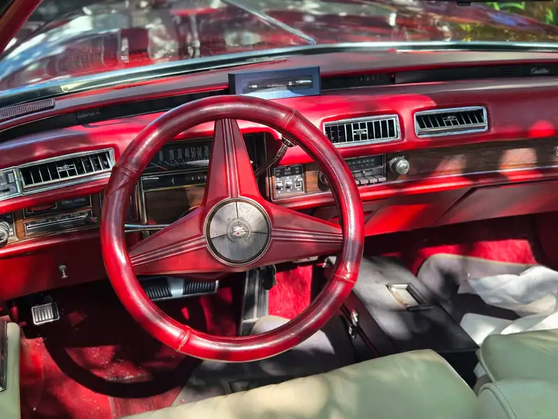 1976 Cadillac Eldorado red, červená, 78 000 km, dovoz Kanada — foto 5 z 8