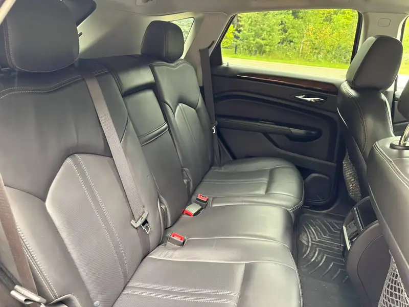 2016 Cadillac SRX Luxury, zlatá, 237 562 km, dovoz Kanada — foto 4 z 5