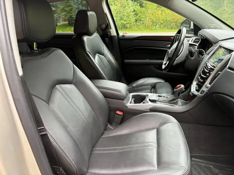 2016 Cadillac SRX Luxury, zlatá, 237 562 km, dovoz Kanada — foto 5 z 5